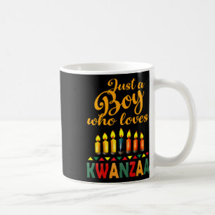 Taza De Café Niño que ama el orgullo negro africano de Kwanzaa