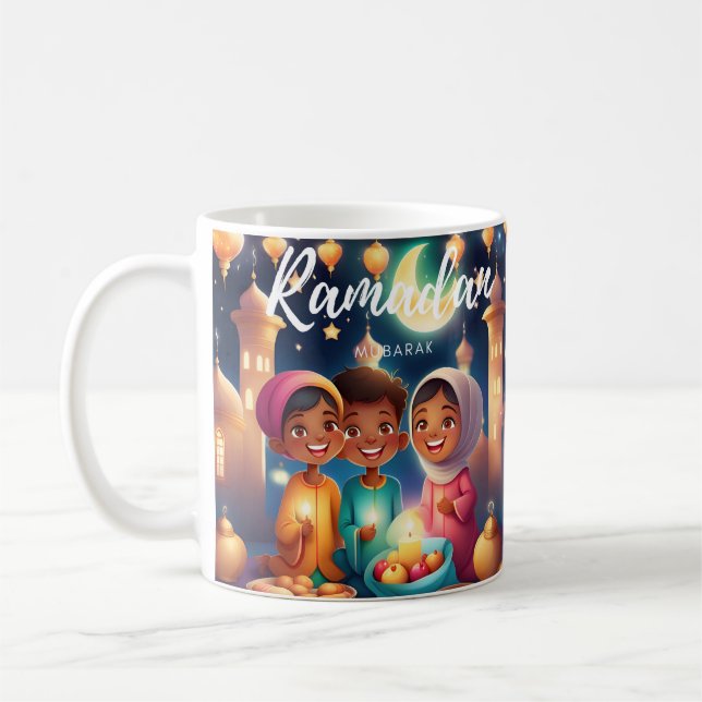 Taza De Café Niños de Ramadan Mubarak riendo Mug (Izquierda)