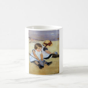 Taza De Café Niños pequeños jugando en la playa (Mary Cassatt)