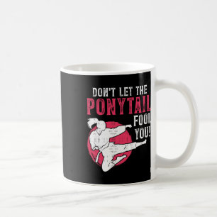 Taza De Café No Dejes que la Cola de Caballo te Engañe Chica de
