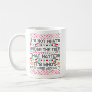 Taza De Café No es lo que está debajo de la   Feliz Navidad