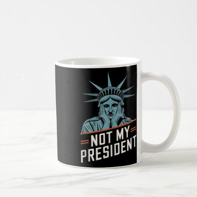 Taza De Café No es mi presidente quien destituya a Trump (Derecha)