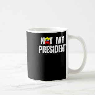 Taza De Café No es mi presidente Trump 2025