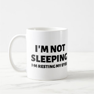 Taza De Café No estoy durmiendo estoy descansando los ojos