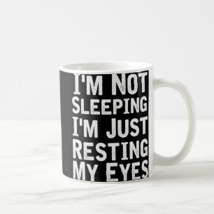 Taza De Café No estoy durmiendo, solo estoy descansando.