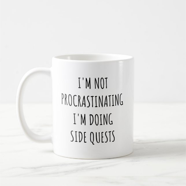 Taza De Café No estoy retrasando, estoy haciendo Side Quests Tw (Izquierda)