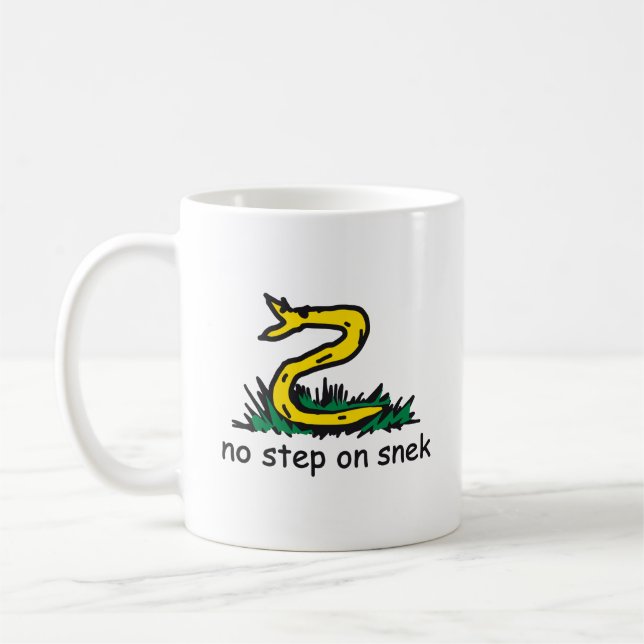 Taza De Café No hay paso en los memes de escabullidos de Gadsde (Izquierda)