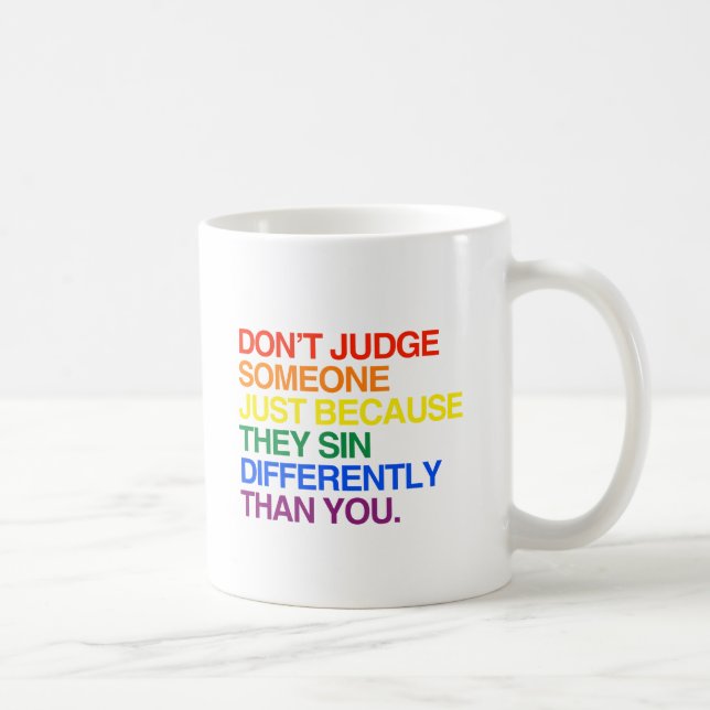 TAZA DE CAFÉ NO JUZGUE ALGUIEN PORQUE SIN DIFERENTEMENTE (Derecha)