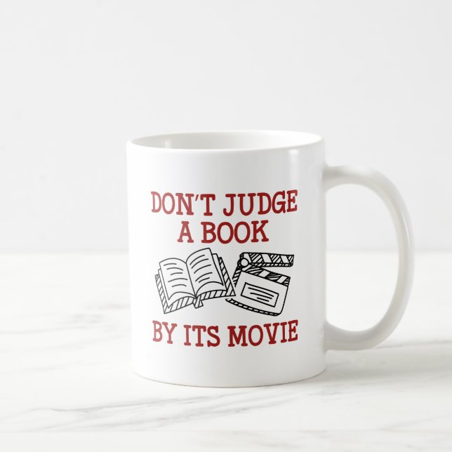 Taza De Café No juzguen un libro por su película (Derecha)