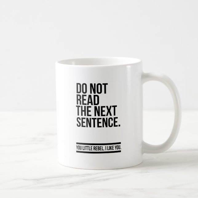 Taza De Café No lea la frase siguiente - divertida (Derecha)