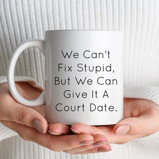Taza De Café No podemos arreglar estupidos abogados estudiantes (Subido por el creador)