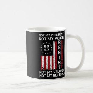Taza De Café No resistan mi presidente contra la bandera estado