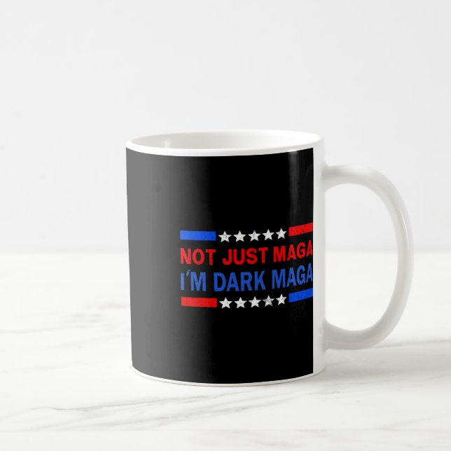 Taza De Café No solo estoy oscuro en las elecciones de Trump 20 (Derecha)