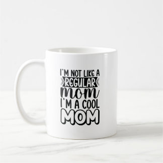 TAZA DE CAFÉ NO SOY COMO UNA MAMÁ REGULAR EN UNA MAMÁ DE GUAY