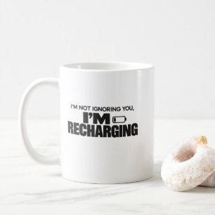 Taza De Café No te estoy ignorando, estoy recargando – Divertid