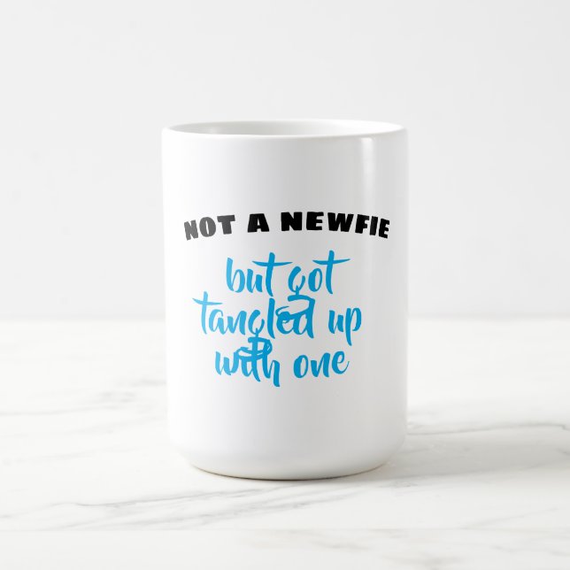 Taza De Café No un Newfie pero consiguió enredado para arriba (Centro)