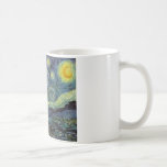 Taza De Café Noche Starry - van Gogh<br><div class="desc">Desde la lámpara de Nuenen del minero hasta la que colocó en su ventana siguiendo la escena con Gauguin; desde la estrella de la noche que observó en 1875 en Corot Olive Orchard hasta la carta que le escribió a su hermano en agosto de 1888, en la que decía: "Algún...</div>