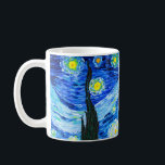 Taza De Café Noche Van Gogh Starry<br><div class="desc">Coffee Mug con la pintura al óleo de Vincent van Gogh La noche estrellada (1889). Inspirado por su estancia en un asilo,  el arte representa un pueblo bajo un cielo nocturno de estrellas y luna azul y amarilla. Un gran regalo para los aficionados al post-impresionismo y al arte holandés.</div>