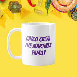 Taza De Café Nombre de familia personalizada de Cinco tripulaci