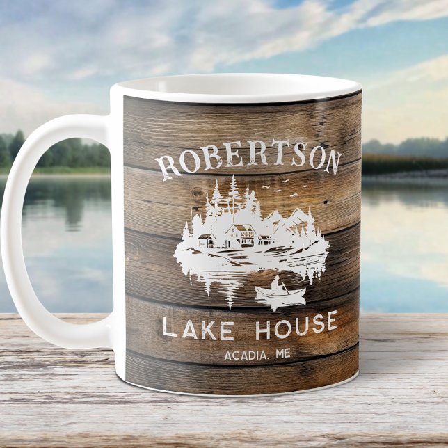 Taza De Café Nombre de la familia Rustic Wood Lake House (Subido por el creador)