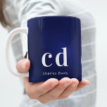 Taza De Café Nombre de las iniciales del monograma blanco azul<br><div class="desc">Un fondo azul marino. El color azul es desigual. Personalice y agregue un nombre y iniciales de monograma (x3). El nombre está escrito en blanco con letras de bloque modernas.</div>
