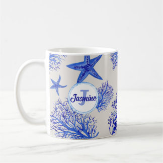 Taza De Café Nombre de monograma azulina-coralino-personalizado