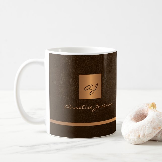 Taza De Café Nombre de monograma dorado personalizado elegante (Con donut)
