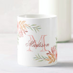 Taza De Café Nombre de monograma floral floral de color rosa pe<br><div class="desc">Un hermoso ilustracion floral color agua rosa y verde sabio pintado a mano en una taza con su propio monograma y nombre personalizado.</div>