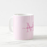 Taza De Café Nombre de Monograma Moderno con Franja Rosa<br><div class="desc">Comienza tu mañana con estilo con esta taza de café personalizada a rayas rosadas, diseñada para brindar un encanto atemporal en cada sorbo. Con un fondo suave a rayas rosadas y blancas, esta elegante taza está personalizada con la inicial de tu monograma y tu nombre completo en una fuente de...</div>