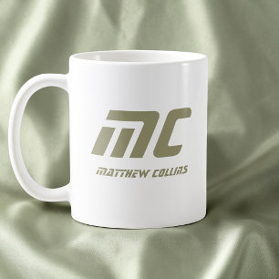 Taza De Café Nombre de Monograma Verde Moderno Texto Mínimo Hom