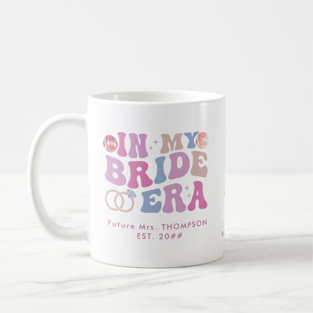 Taza De Café Nombre de novia de escritura retro groovy en mi er (Izquierda)