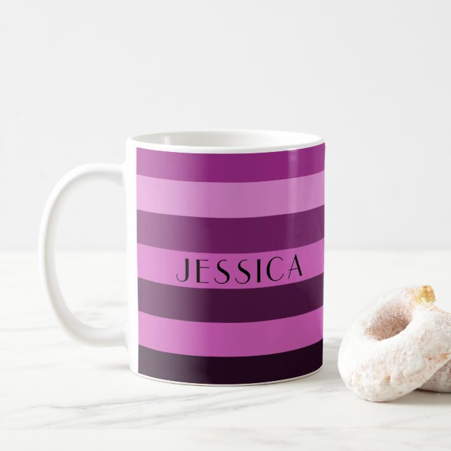 Taza De Café Nombre de Rayas Moradas Modernas (Con donut)