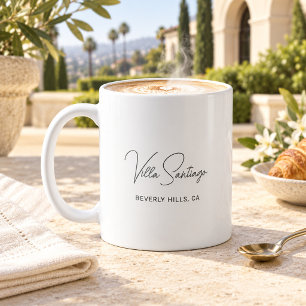 Taza De Café Nombre de Residencia Monograma Chic Script
