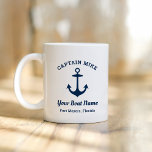 Taza De Café Nombre del barco del capitán del Personalizado azu<br><div class="desc">El tazón de café personalizado Nautical cuenta con un ancla de barco de estilo costero con un diseño de tipografía elegante. Personalice el texto con el nombre del capitán, el nombre del barco y la ubicación. Hace un regalo único y divertido para los propietarios de botes. Combinación clásica de colores...</div>