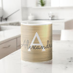 Taza De Café Nombre del Monograma Metálico de Oro e Inicial<br><div class="desc">Gold Faux Metallic Stainless Steel Monograma y Coffee Mug Inicial. La taza de café es el regalo perfecto para alguien que ama los diseños metálicos de lujo.</div>