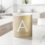 Taza De Café Nombre del Monograma Metálico de Oro e Inicial<br><div class="desc">Gold Faux Metallic Stainless Steel Monograma y Coffee Mug Inicial. La taza de café es el regalo perfecto para alguien que ama los diseños metálicos de lujo.</div>