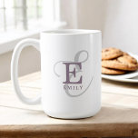 Taza De Café Nombre exclusivo de estilo y tipografía monográfic<br><div class="desc">Todo se trata de ti con este hermoso diseño de tazas de café. Tiene una elegante representación de su nombre y monograma con serios clásicos y una tipografía de escritura más ornamentada en una simetría equilibrada. Los tres elementos se mezclan con una sofisticada armonía y crean su propio logotipo de...</div>