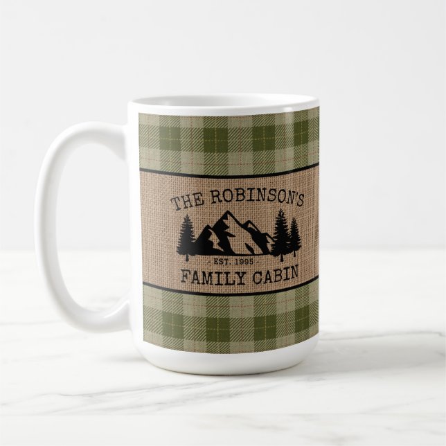 Taza De Café Nombre Familiar Árboles de cabaña Sage Plaid Burla (Izquierda)