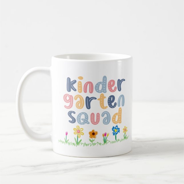 Taza De Café Nombre floral de jardín de niños personalizado (Izquierda)