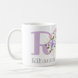 Taza De Café Nombre inicial más con flores. Diseño floral