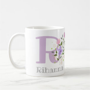 Taza De Café Nombre inicial más flores. Diseño floral