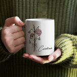 Taza De Café Nombre personalizado Coquette Birth Flower Enero<br><div class="desc">Esta taza personalizada que presenta un delicado ramo hecho a mano de la flor de nacimiento de enero, el clavel, es el regalo perfecto para una dama de honor, mamá o abuela especial. Ya sea que estés celebrando a un boda, un cumpleaños, o simplemente quieras darte las gracias, esta taza...</div>