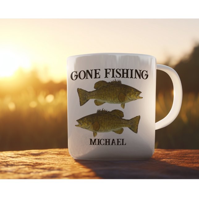Taza De Café Nombre personalizado de la barra de pescar integra (Gone fishing smallmouth bass personalized coffee mug for anglers.)