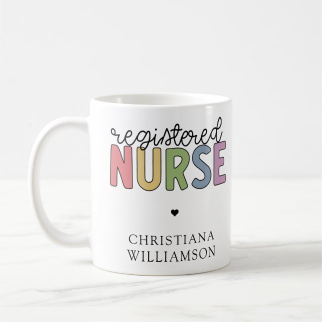 Taza De Café Nombre personalizado de la enfermera registrada RN (Izquierda)