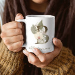 Taza De Café Nombre personalizado inicial de B Boho Floral Orqu<br><div class="desc">Una taza de café personalizada con una letra bohemia "B" monograma,  con ilustraciones decorativos de orquídea y hojas de palma. Personalizar fácilmente con tu nombre o crea un regalo único para tus seres queridos.</div>