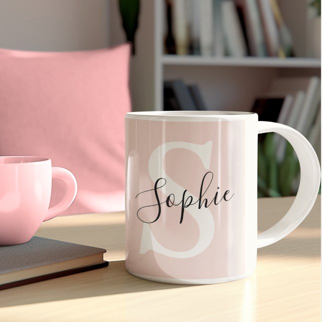 Taza De Café Nombre personalizado moderno Monograma Pastel rosa (Subido por el creador)