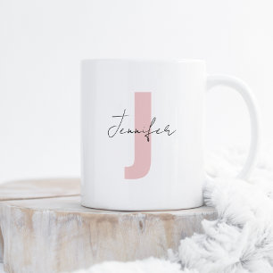 Taza De Café Nombre personalizado Rosa suave Letra rosa inicial