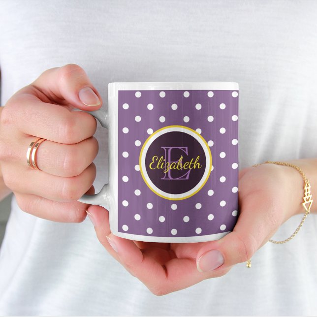 Taza De Café Nombre personalizado y punto de polka púrpura mono (Subido por el creador)