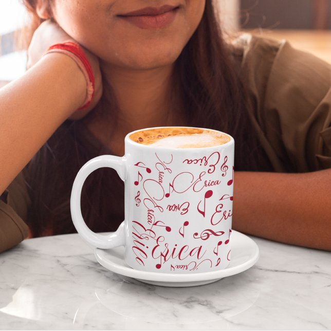 Taza De Café Nombres rojos y notas musicales especuladas (Subido por el creador)