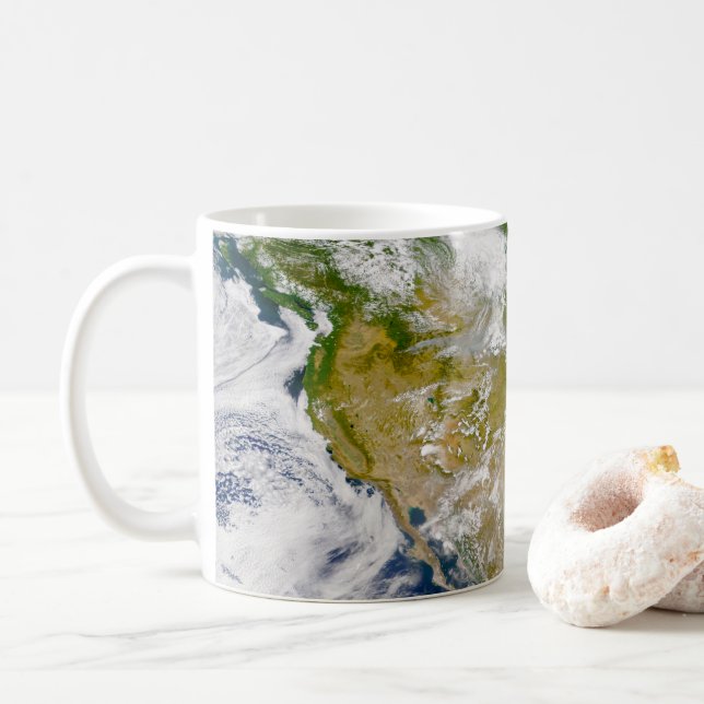 Taza De Café Norteamérica Con Humo Visible En Lugares. (Con donut)